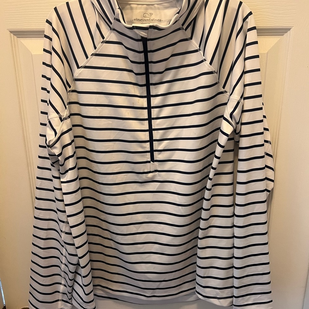 Vineyard vines top